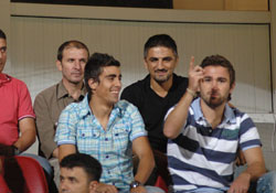 Hakkı - Caner yakın takipte