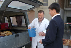 Öğrenci evlerine sıcak yemek