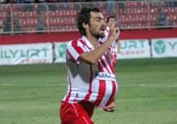 Golünü attı eşi Mine'ye koştu