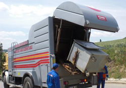 Çöpler, köpükle dezenfekte ediliyor