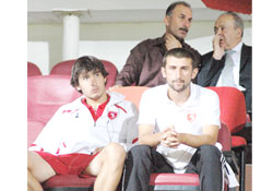 Ve George sahne alıyor