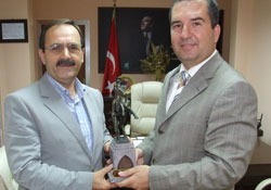 Veda ziyaretinde bulundu