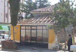 Cami etrafı temizleniyor