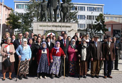 Yaşlılar gençlerin aynası