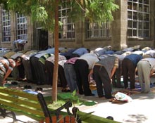 Camiler doldu taştı