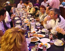 Genç, bayanlarla iftarda buluştu