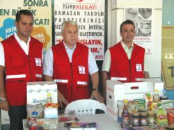 Türk Kızılayı Yardım Kampanyası için Marketlerde Stant Açtı