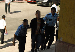 Garsondan silah çıktı