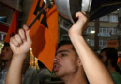 Halkevleri'nden "tencereli" protesto