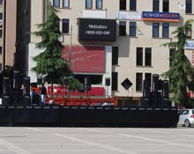 Mitinge katılım az oldu