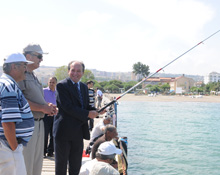 Burma, iskelede balık tuttu