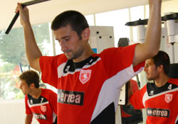 Kulübe yolu gözüktü