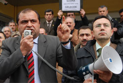 Görevlendirme karşısında Çarşamba'ya gitmeyen Dr.Cem Şahan'a sahip çıktı