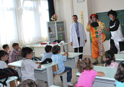 Fezada ders zili minikler için çaldı