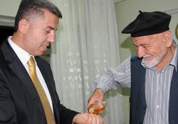 Öztürk iftarı huzurevinde açtı