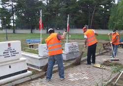 Mezarlıklara bayram temizliği