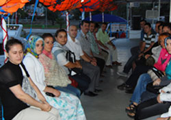 Tozlu ailesi iftar yemeğinde