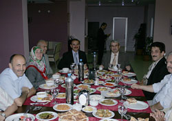 Mütevelli heyetiyle iftar yaptı