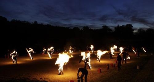 17 kişi kendini ateşe verdi