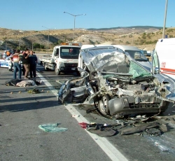 Kaza Raporu Tutan Polise Çarptılar