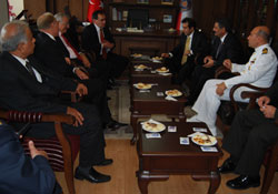 Bakan bayramlaşmak için geldi