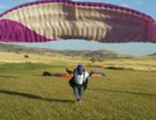 Mercimek Tepesi'nde paraşüt yarışları