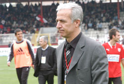 Alınlarından Öpüyorum