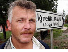 Mahalleye Çerkezce tabela