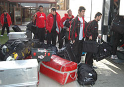 Asal Otel'de kampa girdiler