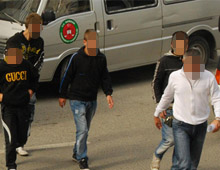 Bıçakla kavga eden gençler yakalandı