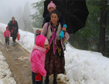 Kar altında yayladan köye dönüş