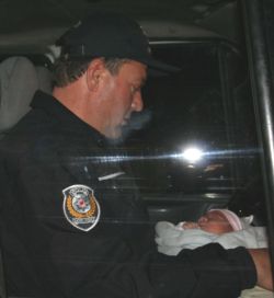 On Günlük Bebek Otobüs Durağına Terk Edildi