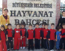 Minik öğrenciler hayvanat bahçesinde