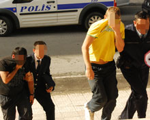 Zevk için lastik söktüler