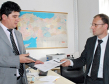 Toplanan imzalar Valiliğe teslim edildi