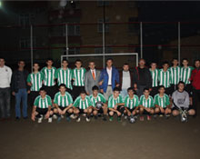 Hummel destek oluyor