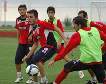 Ağızlarını bıçak açmadı