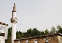 Yarım asırlık cami yıkıldı