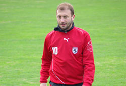 Kral'a çirkin saldırı