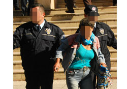 Alkollü adliyeye girme çalıştı