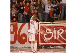 Taraftar şovunu yaptı