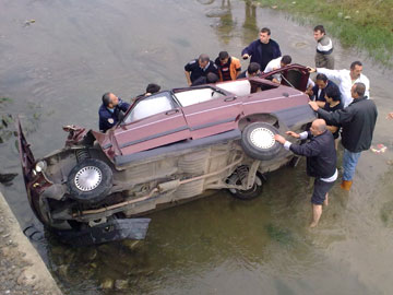 Hastane yolunda kaza: 2 ölü!