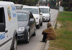 Yol ortasında garip bir adam