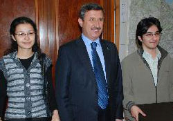 ÖSS birincilerine ödül