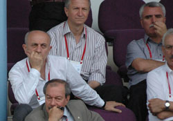 Yönetim ikiye bölündü