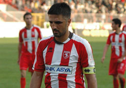 Stoper başladı forvet bitirdi