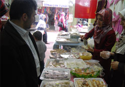 Yoksul öğrenciler için kermes