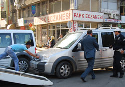 Önce bindi, sonra indi