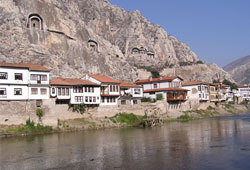 Tarihin yükünü taşıyan evler