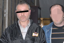 Kızını ve arkadaşını yaraladı